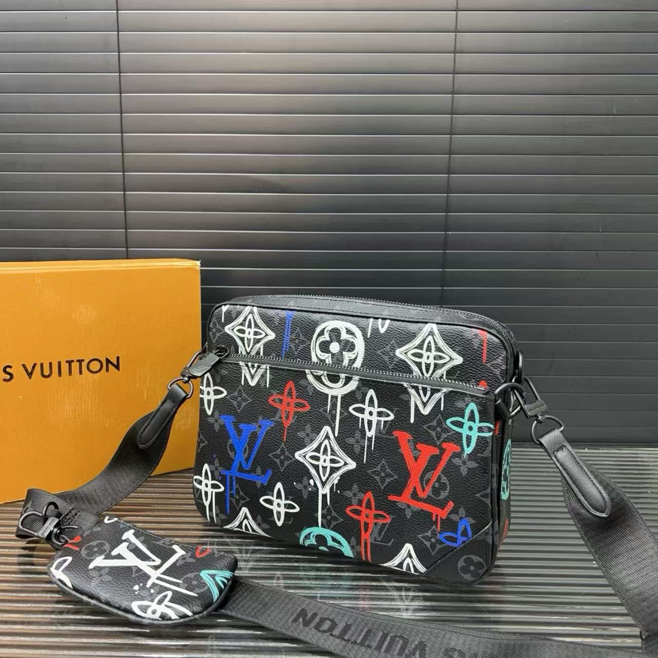 LVメンズショルダーバッグ【50％割引+送料無料】