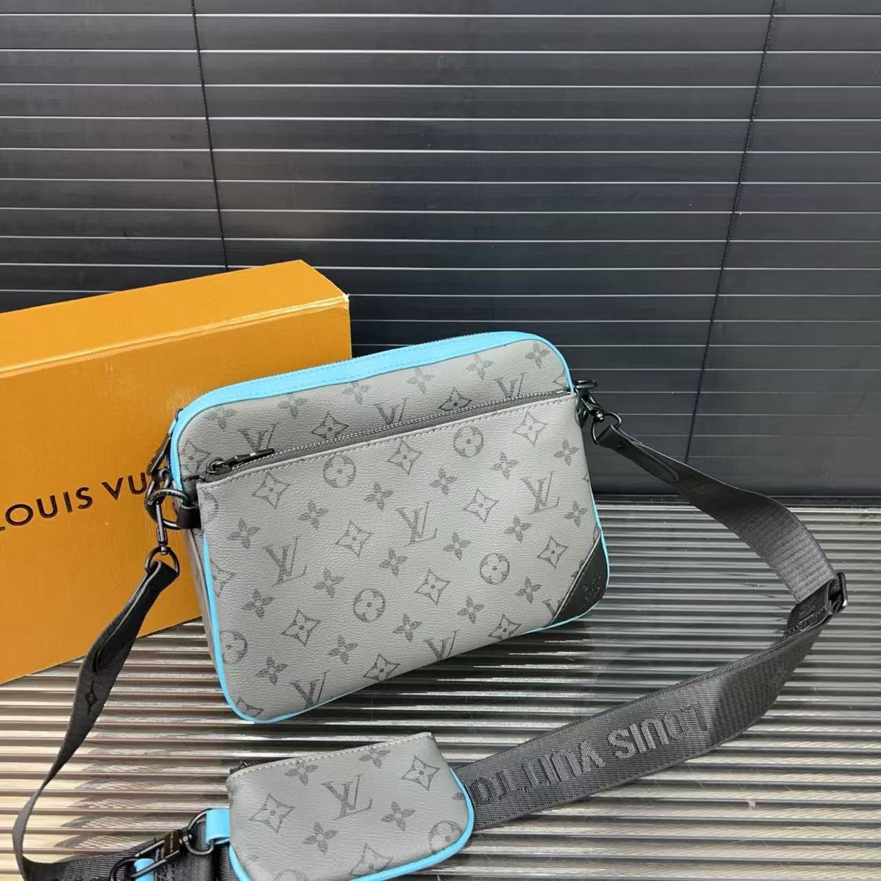 LVメンズメッセンジャーバッグ【50％割引+送料無料】