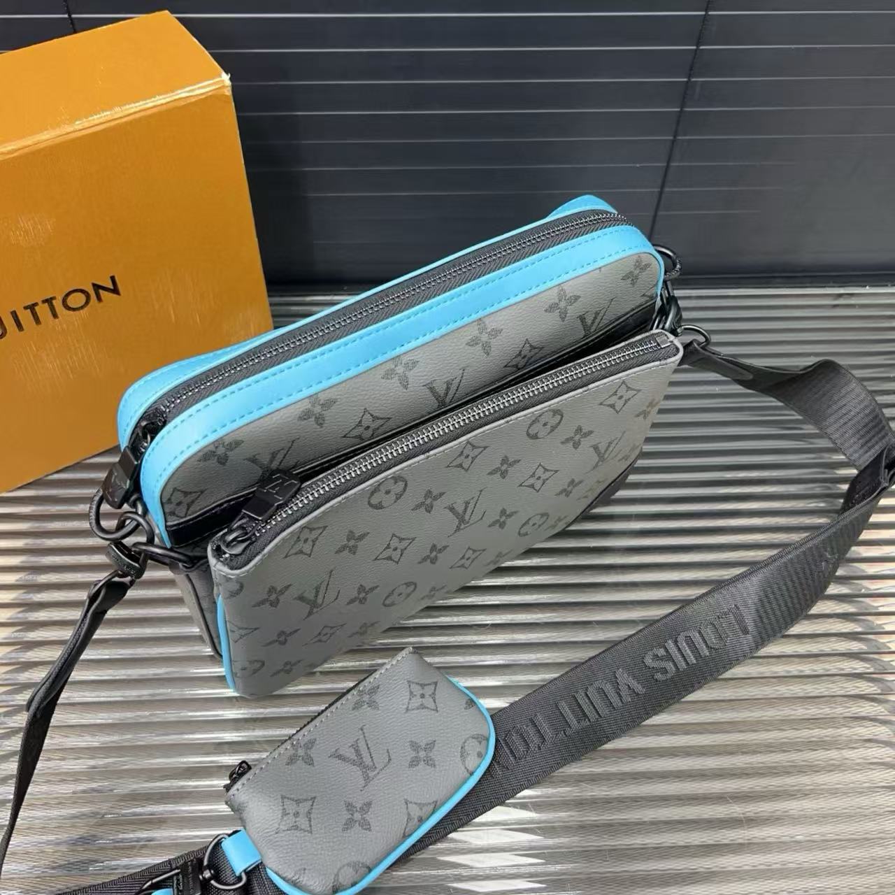 LVメンズメッセンジャーバッグ【50％割引+送料無料】