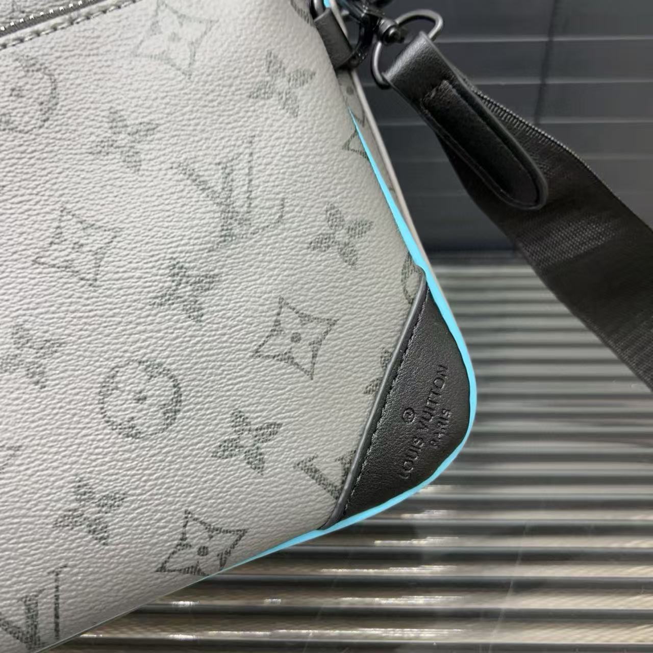 LVメンズメッセンジャーバッグ【50％割引+送料無料】