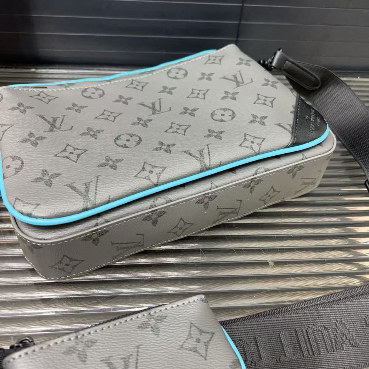 LVメンズメッセンジャーバッグ【50％割引+送料無料】