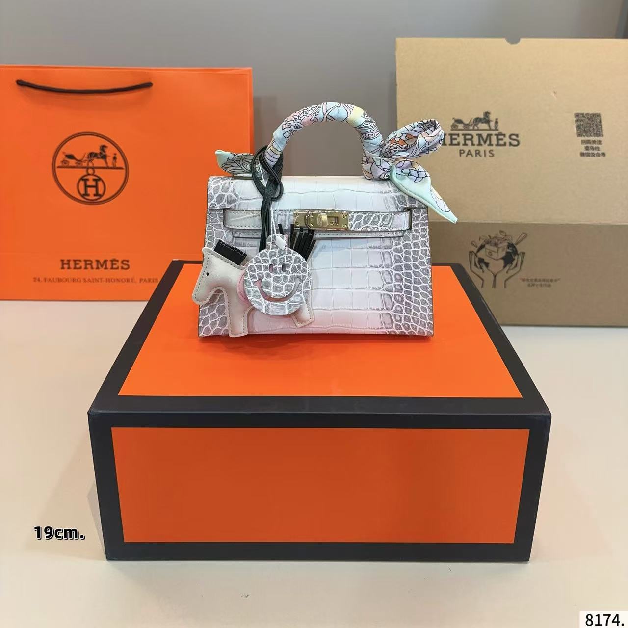 HERME5 kellyパテントレザーのハンドバッグ【50％割引+送料無料】