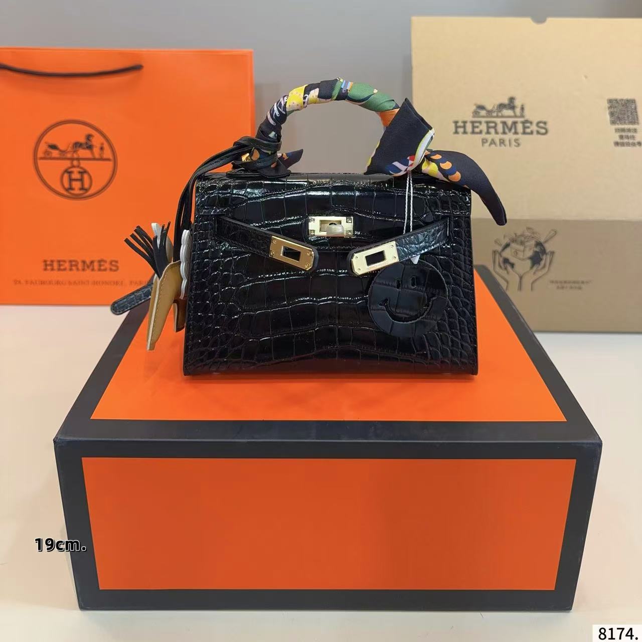 HERME5 kellyパテントレザーのハンドバッグ【50％割引+送料無料】