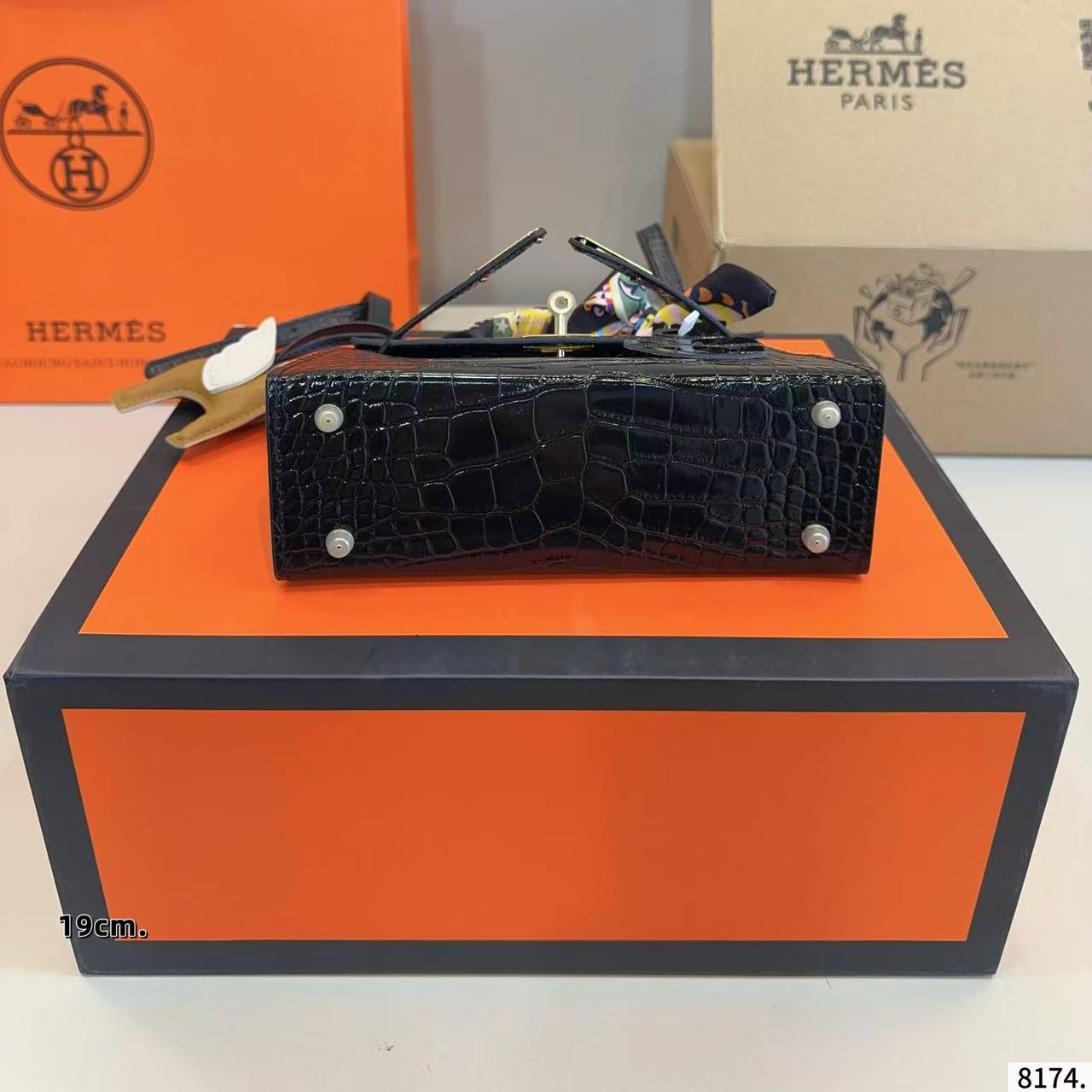 HERME5 kellyパテントレザーのハンドバッグ【50％割引+送料無料】