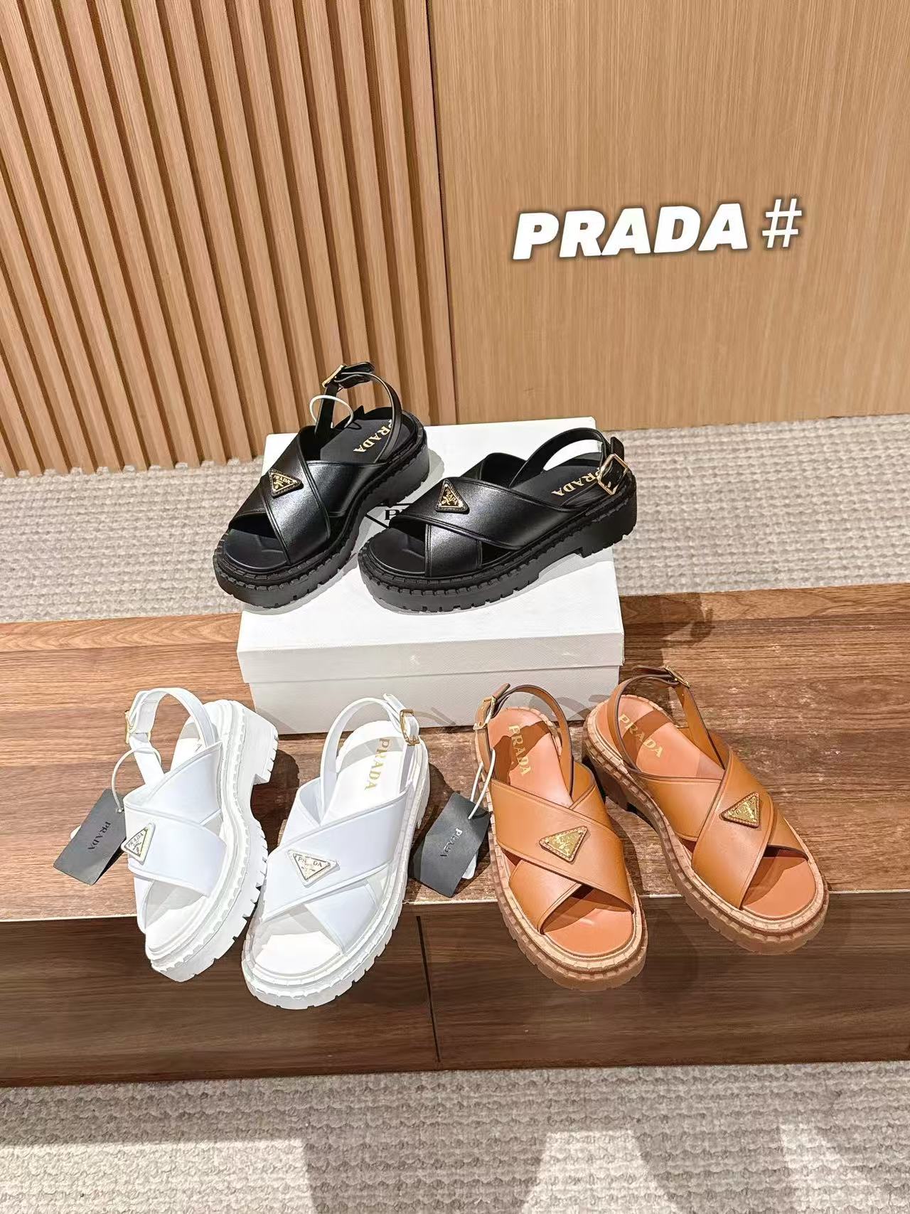 PR4DAの高品質トライアングルロゴサンダル【50％割引+送料無料】