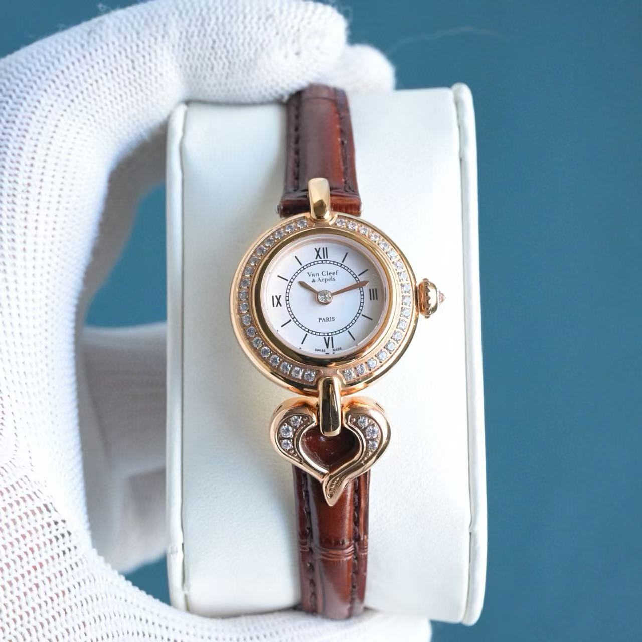 Van cefeef & Arpels ダイヤモンド レザーストラップ レディース 腕時計【50％割引+送料無料】 