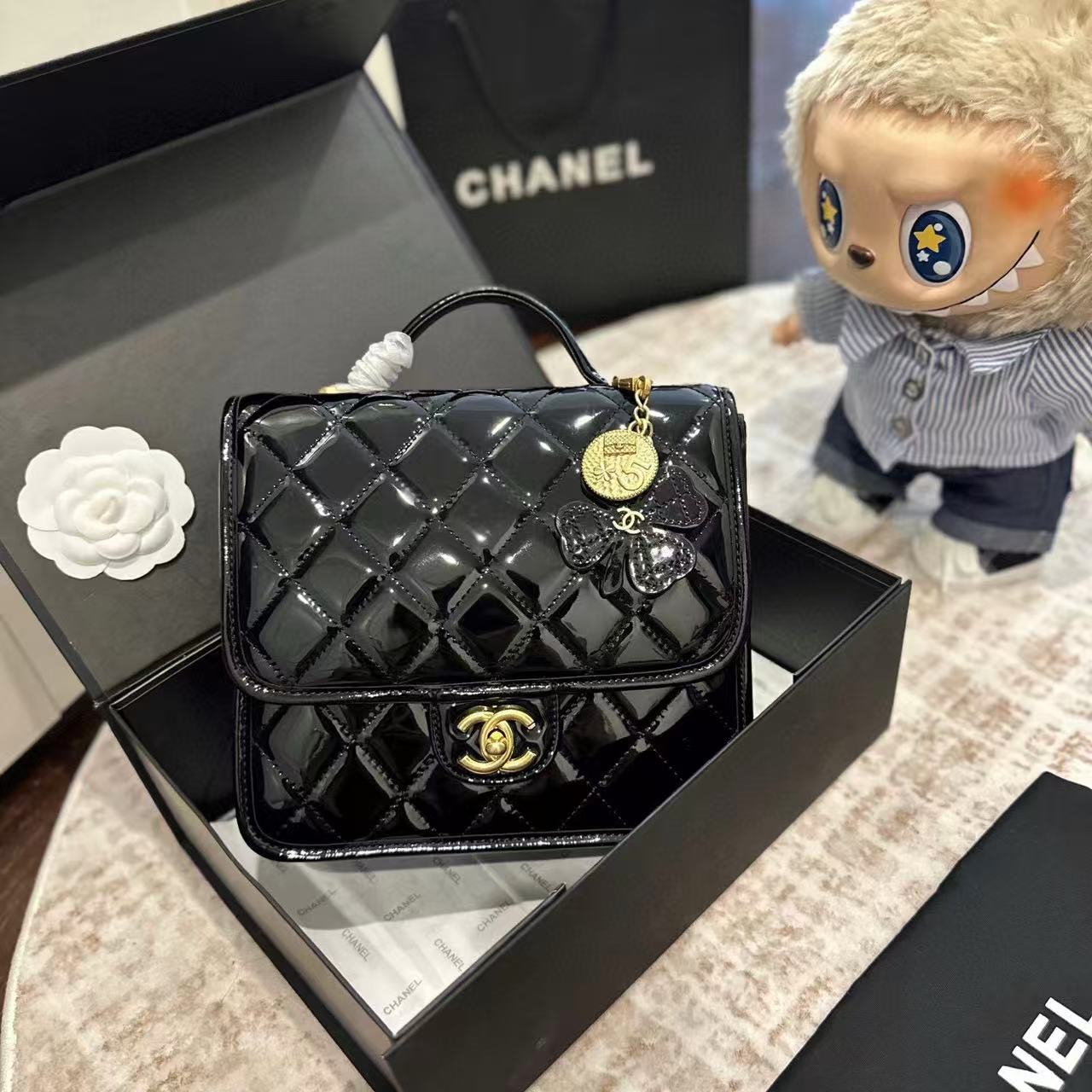 CHANE1 パテントレザー ゴールドコイン 四つ葉のクローバー バックパック【50％割引+送料無料】