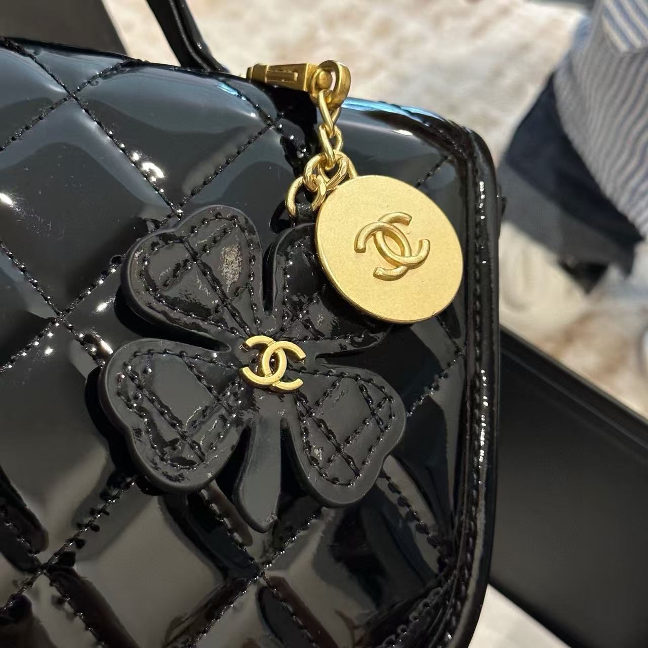 CHANE1 パテントレザー ゴールドコイン 四つ葉のクローバー バックパック【50％割引+送料無料】