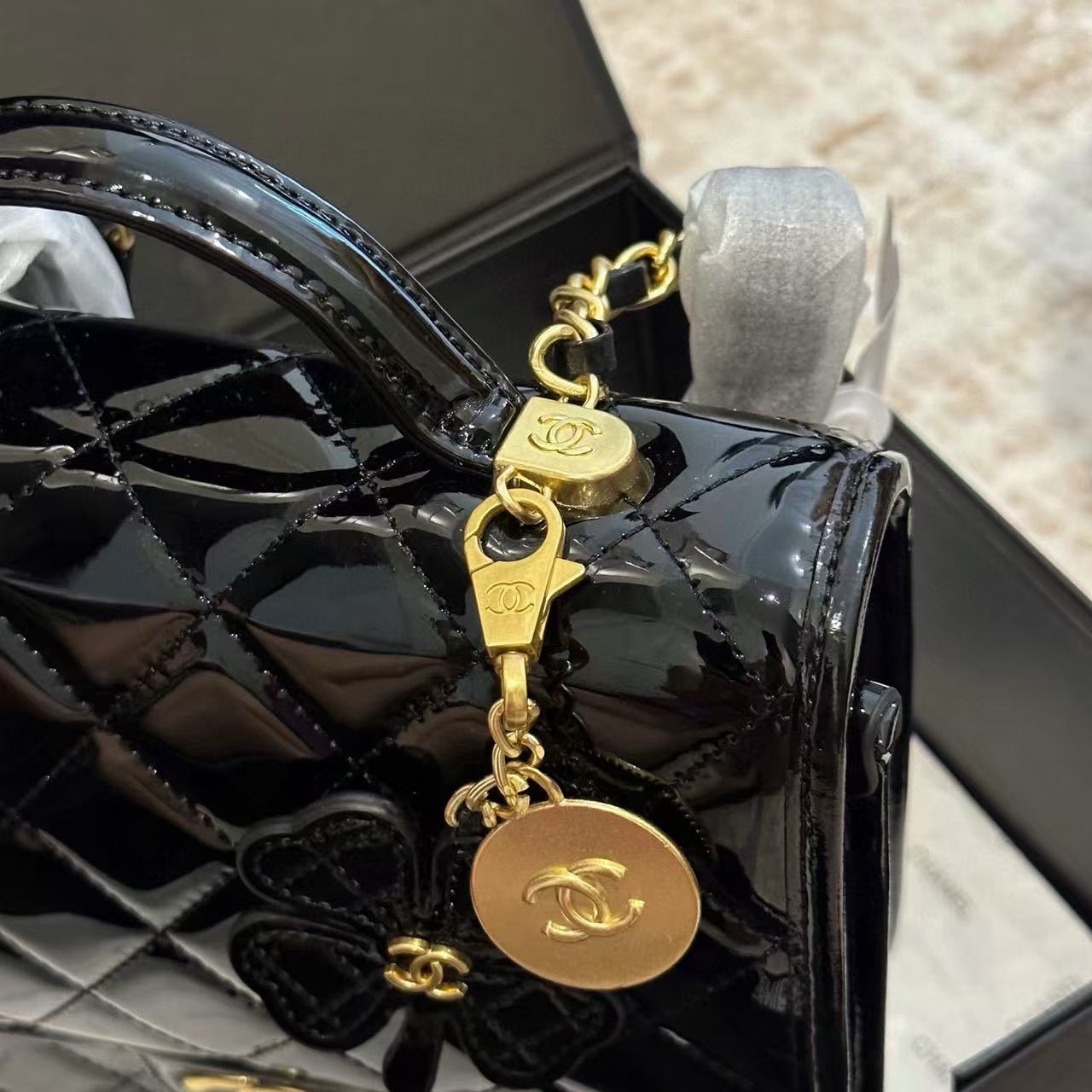 CHANE1 パテントレザー ゴールドコイン 四つ葉のクローバー バックパック【50％割引+送料無料】