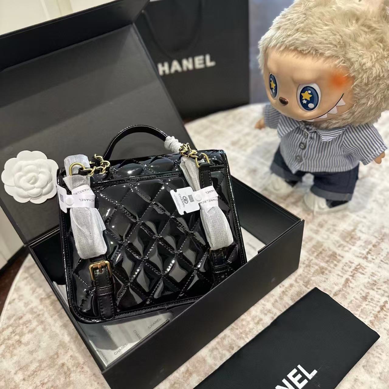 CHANE1 パテントレザー ゴールドコイン 四つ葉のクローバー バックパック【50％割引+送料無料】