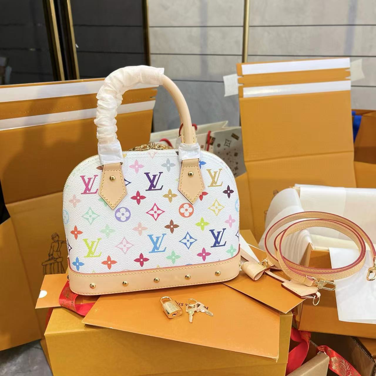LV alma bbシェルバッグ【50％割引+送料無料】