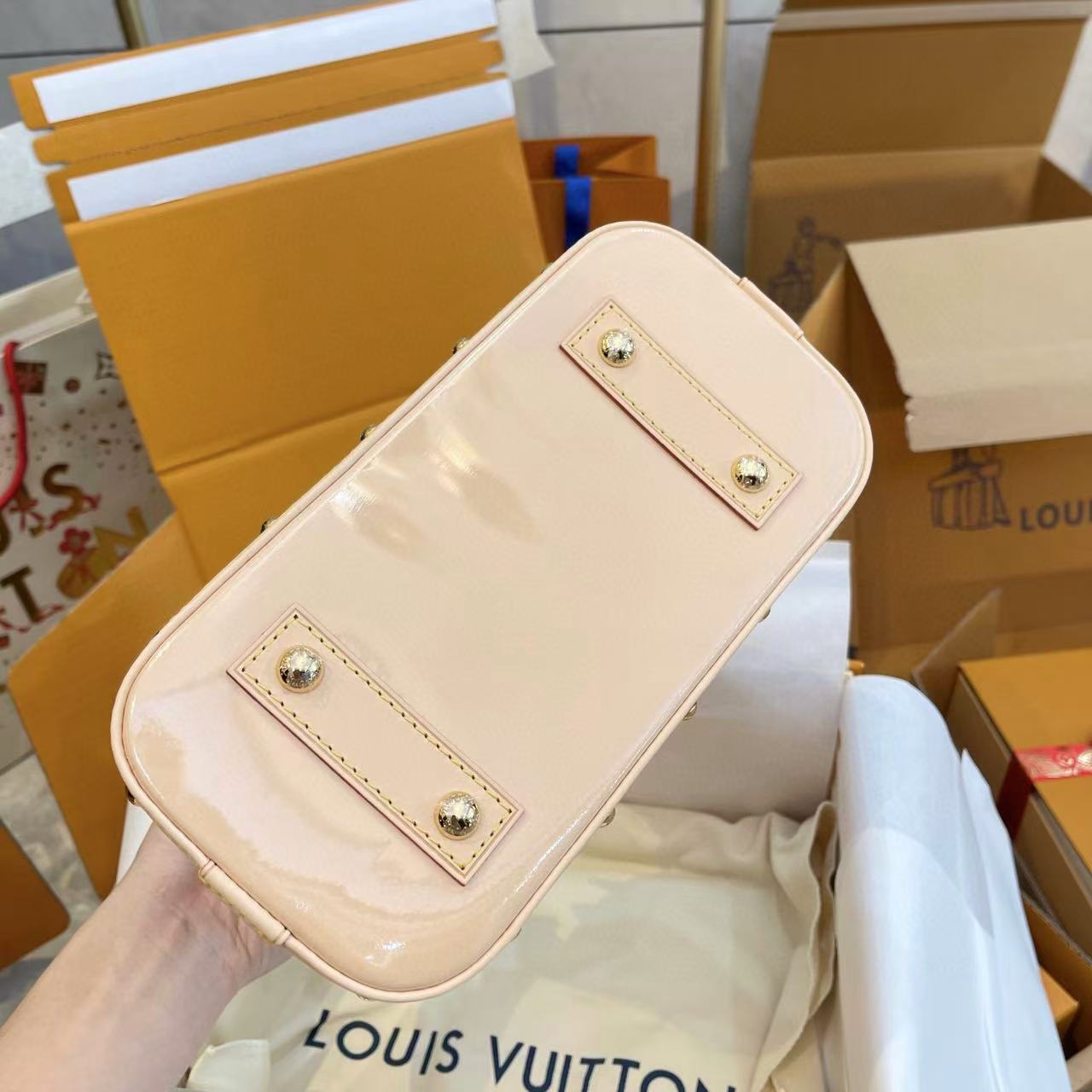 LV alma bbシェルバッグ【50％割引+送料無料】