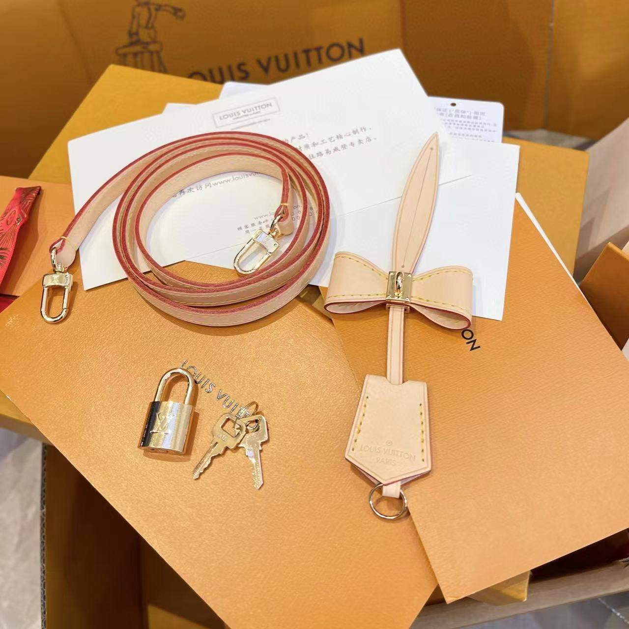 LV alma bbシェルバッグ【50％割引+送料無料】