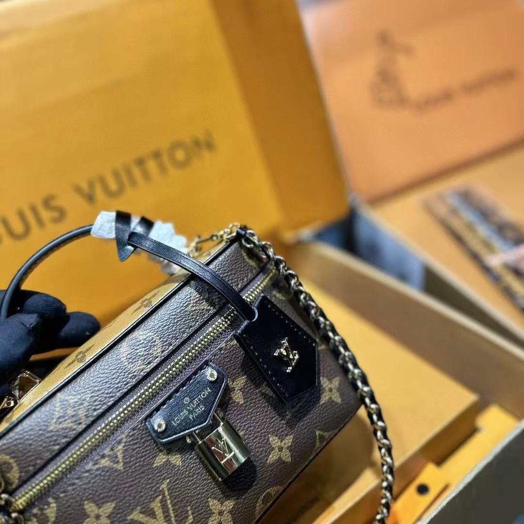 LVチェーンコスメバッグ【50％割引+送料無料】