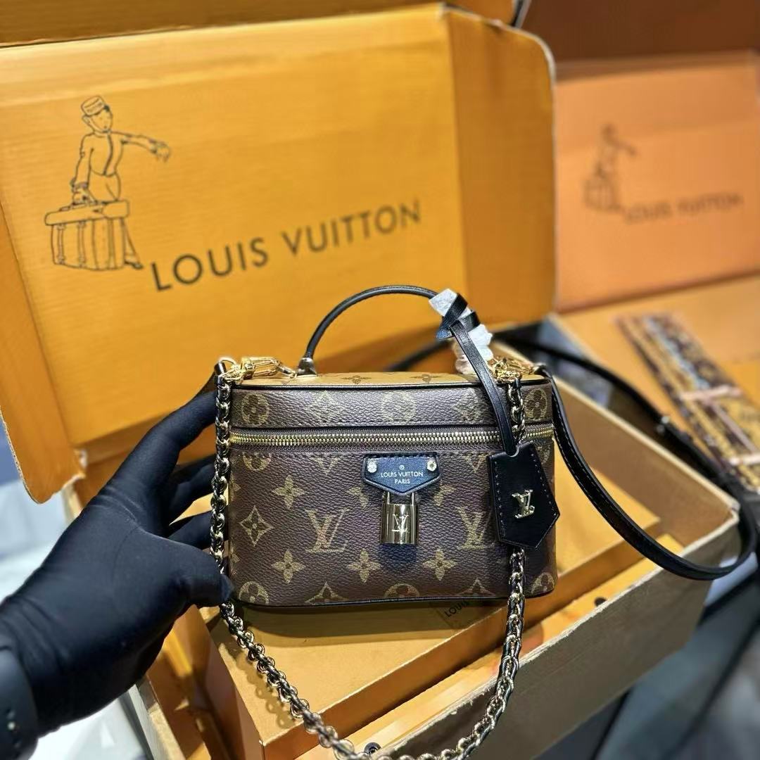 LVチェーンコスメバッグ【50％割引+送料無料】