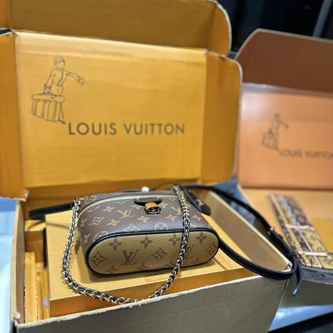 LVチェーンコスメバッグ【50％割引+送料無料】