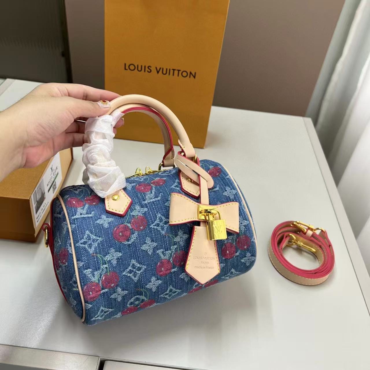 LVチェリーデニムハンドバッグ【50％割引+送料無料】