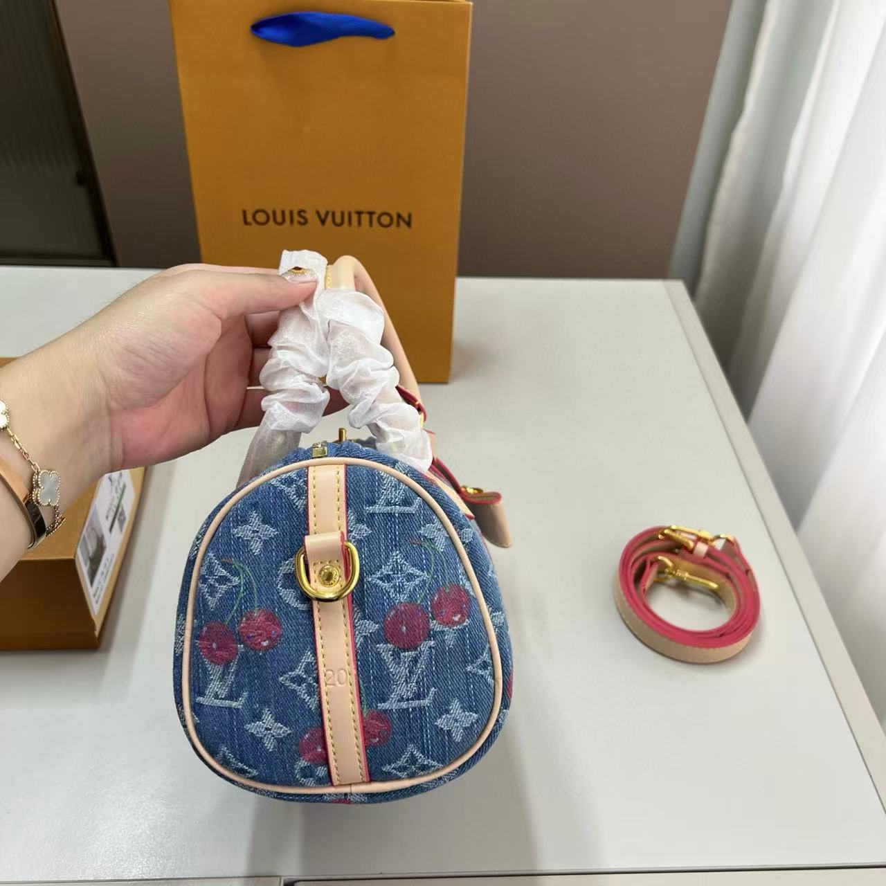 LVチェリーデニムハンドバッグ【50％割引+送料無料】