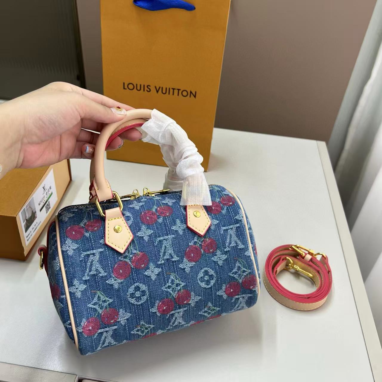 LVチェリーデニムハンドバッグ【50％割引+送料無料】