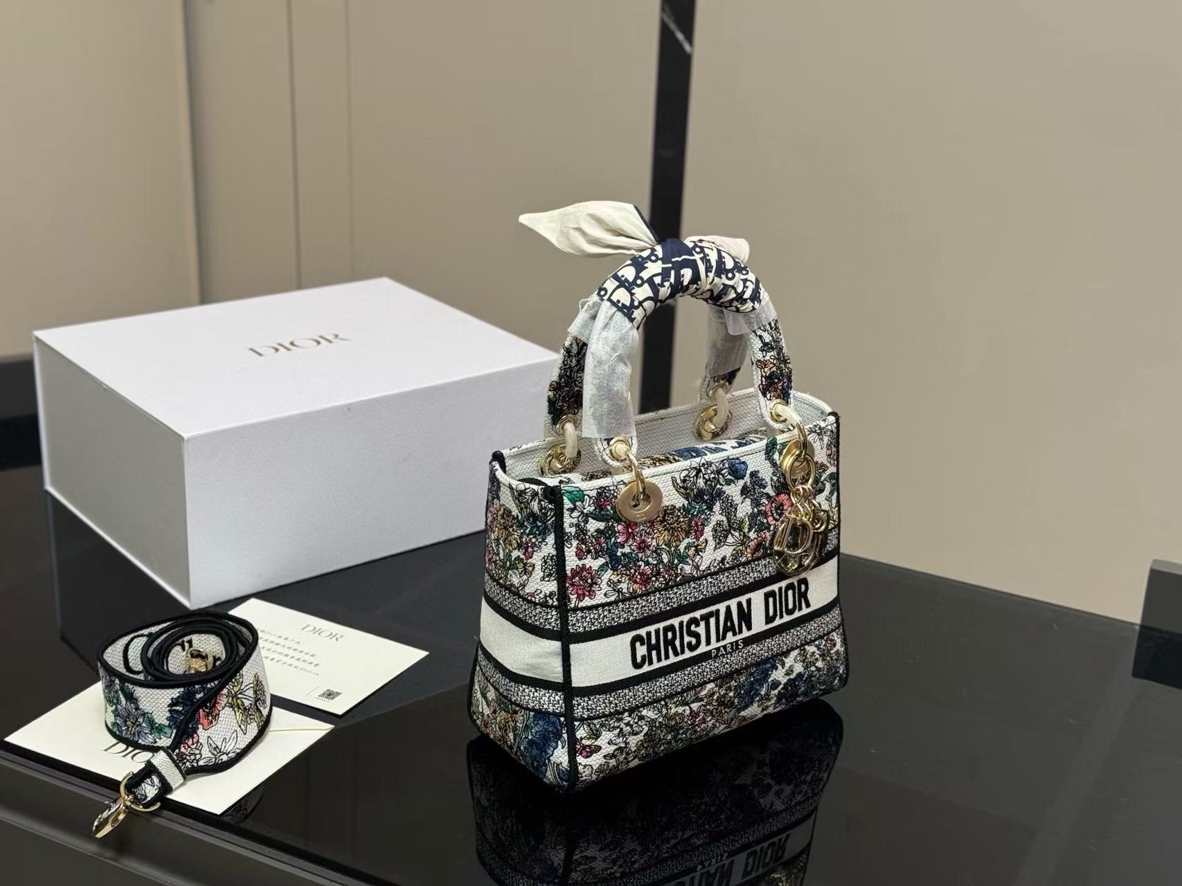 DI0R刺繍ハンドバッグ【50％割引+送料無料】