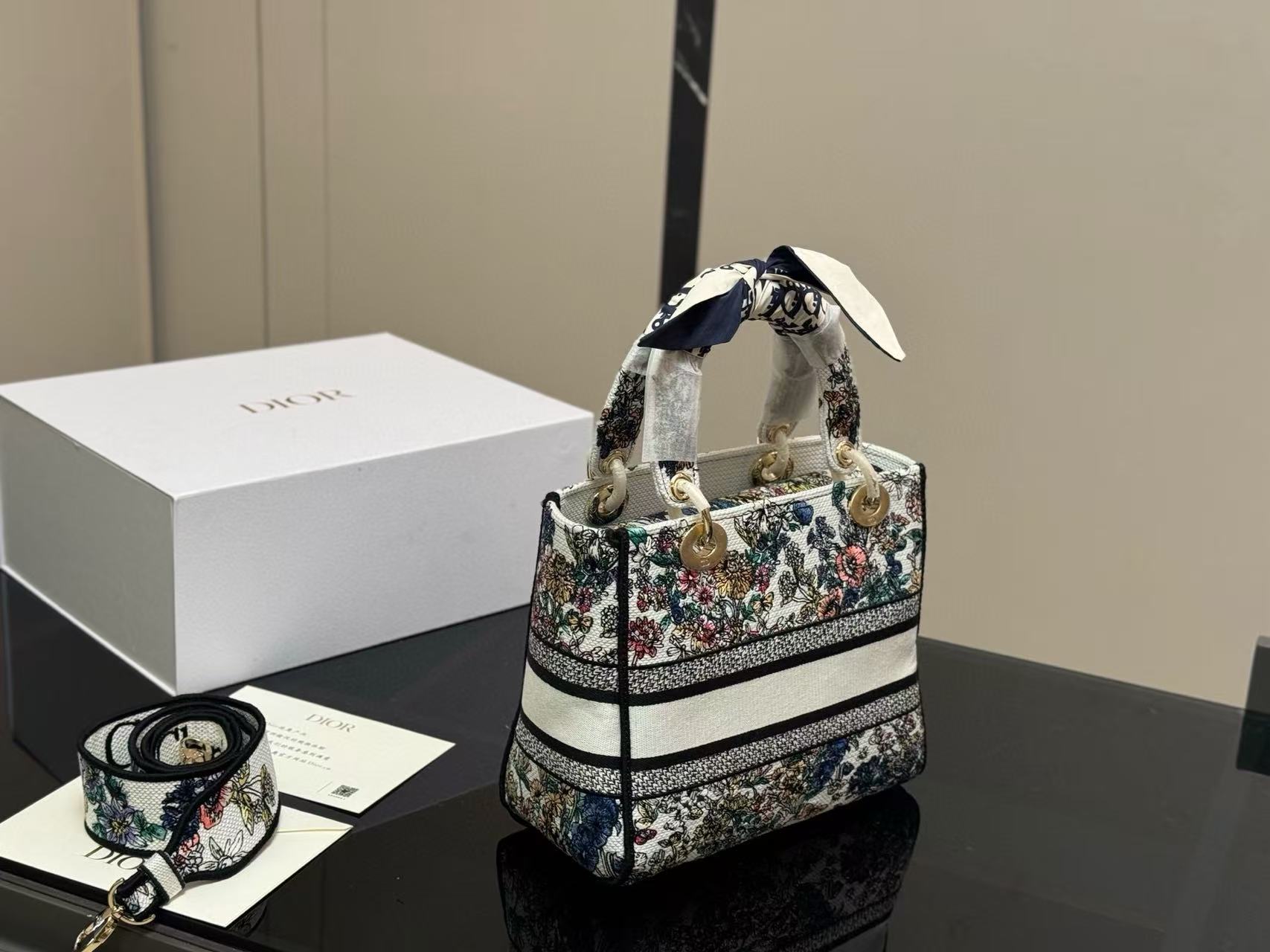 DI0R刺繍ハンドバッグ【50％割引+送料無料】