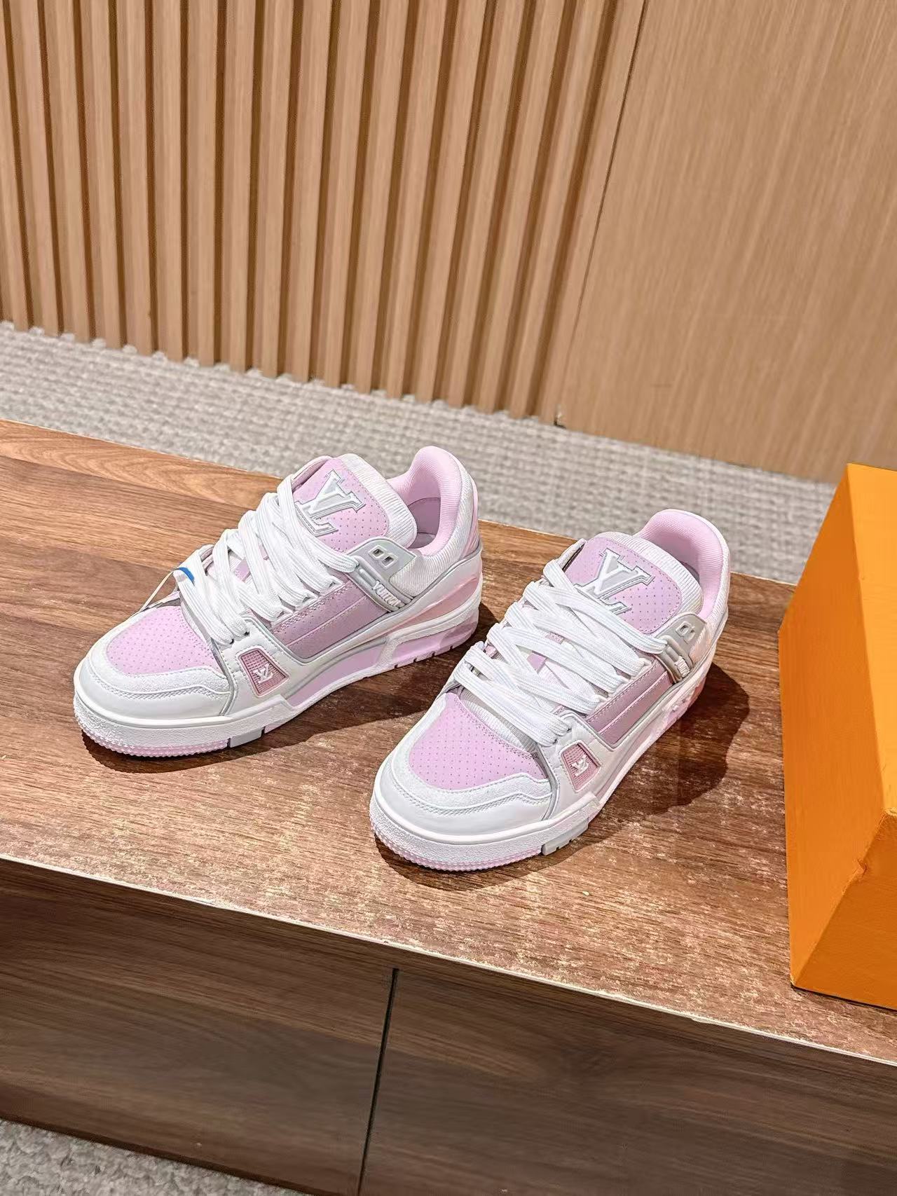 LVの高品質カジュアルスポーツシューズ【50％割引+送料無料】