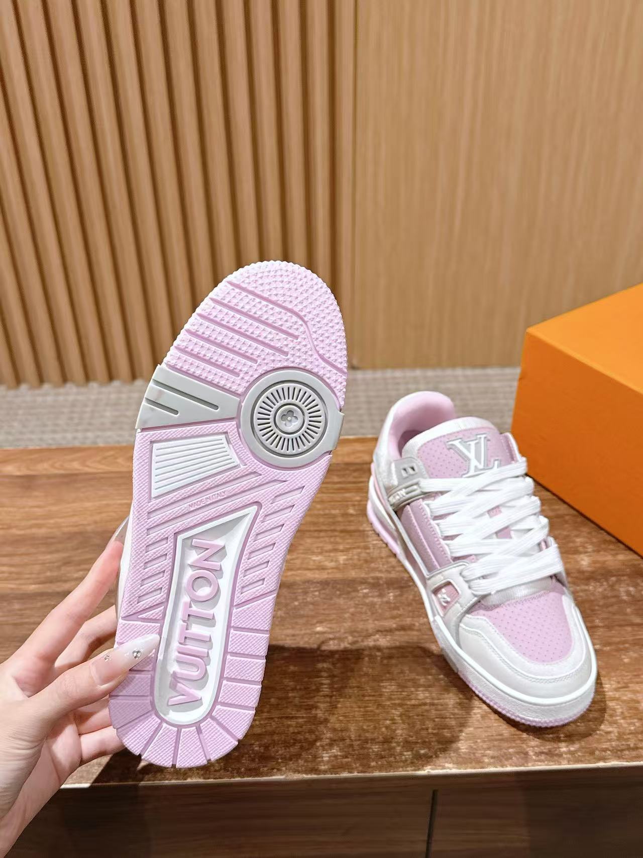 LVの高品質カジュアルスポーツシューズ【50％割引+送料無料】