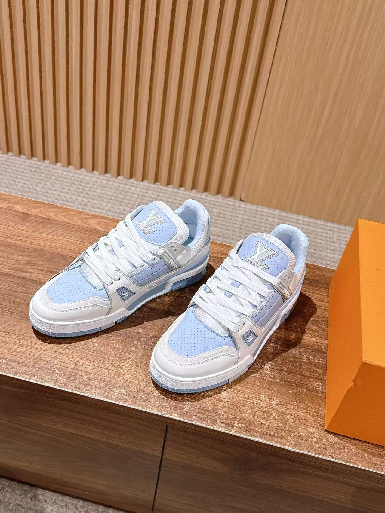 LVの高品質カジュアルスポーツシューズ【50％割引+送料無料】