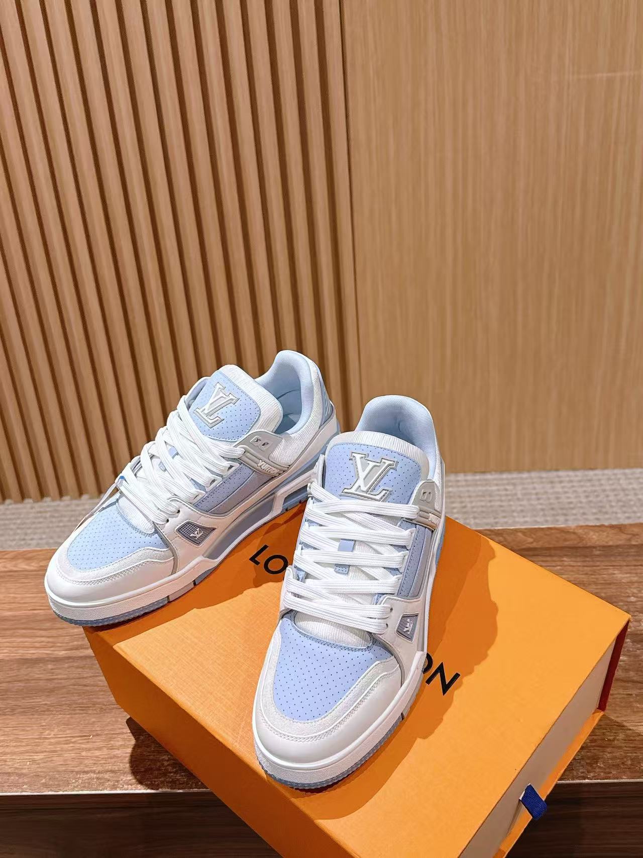 LVの高品質カジュアルスポーツシューズ【50％割引+送料無料】