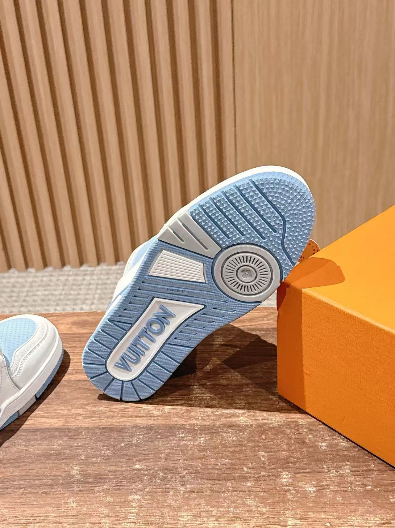 LVの高品質カジュアルスポーツシューズ【50％割引+送料無料】