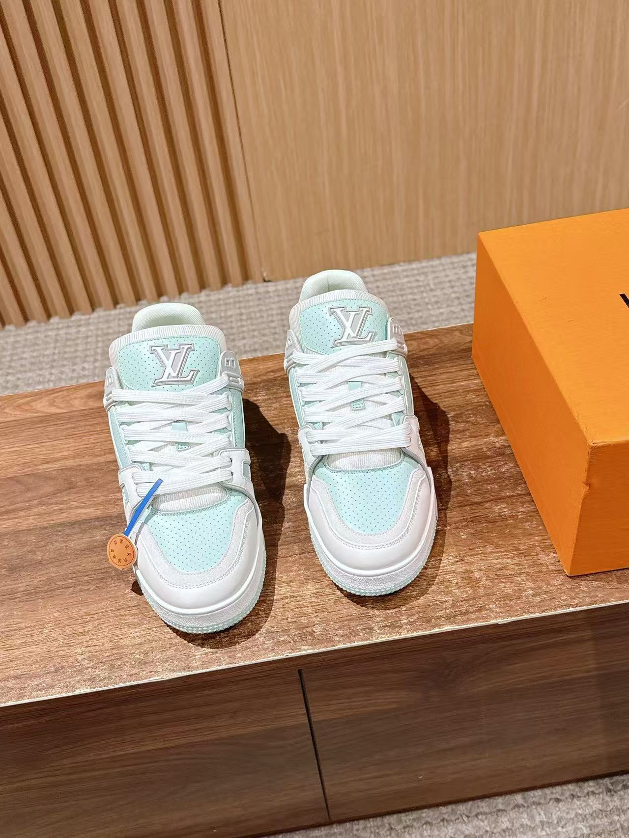 LVの高品質カジュアルスポーツシューズ【50％割引+送料無料】