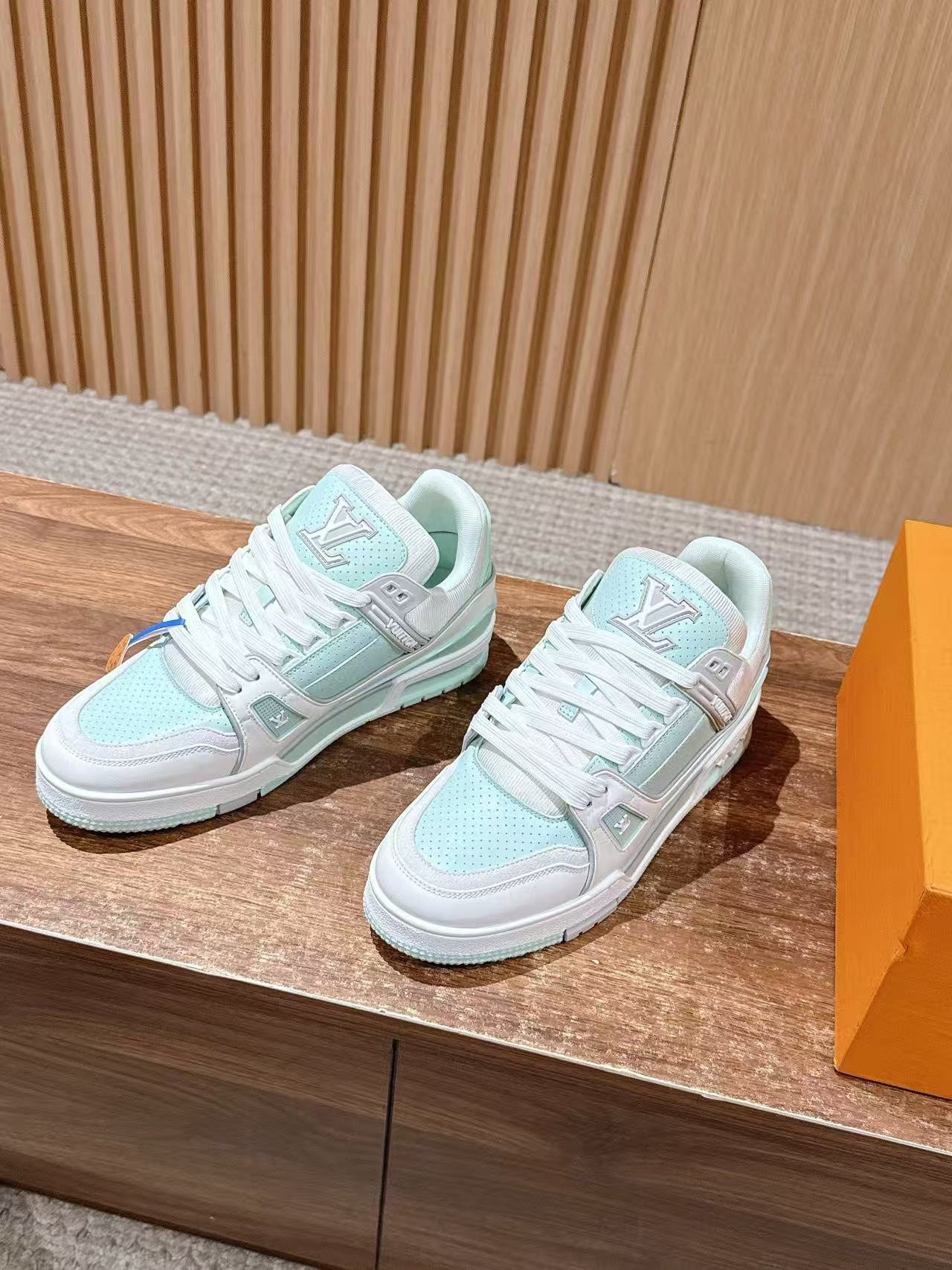 LVの高品質カジュアルスポーツシューズ【50％割引+送料無料】