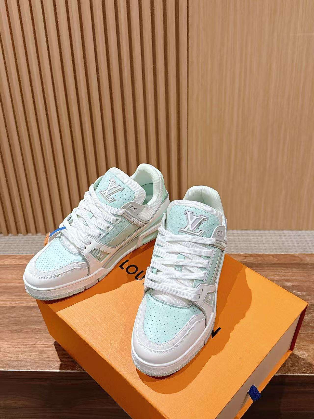 LVの高品質カジュアルスポーツシューズ【50％割引+送料無料】