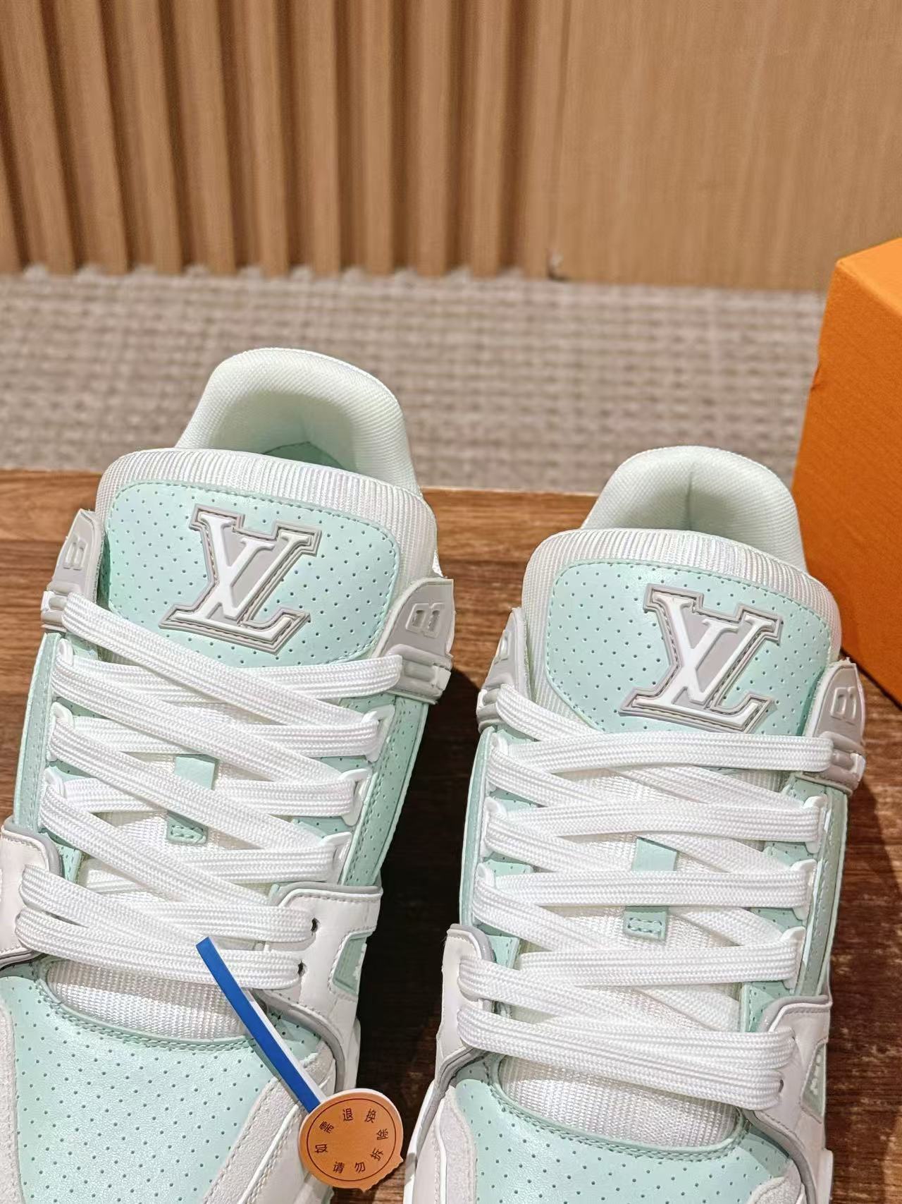 LVの高品質カジュアルスポーツシューズ【50％割引+送料無料】