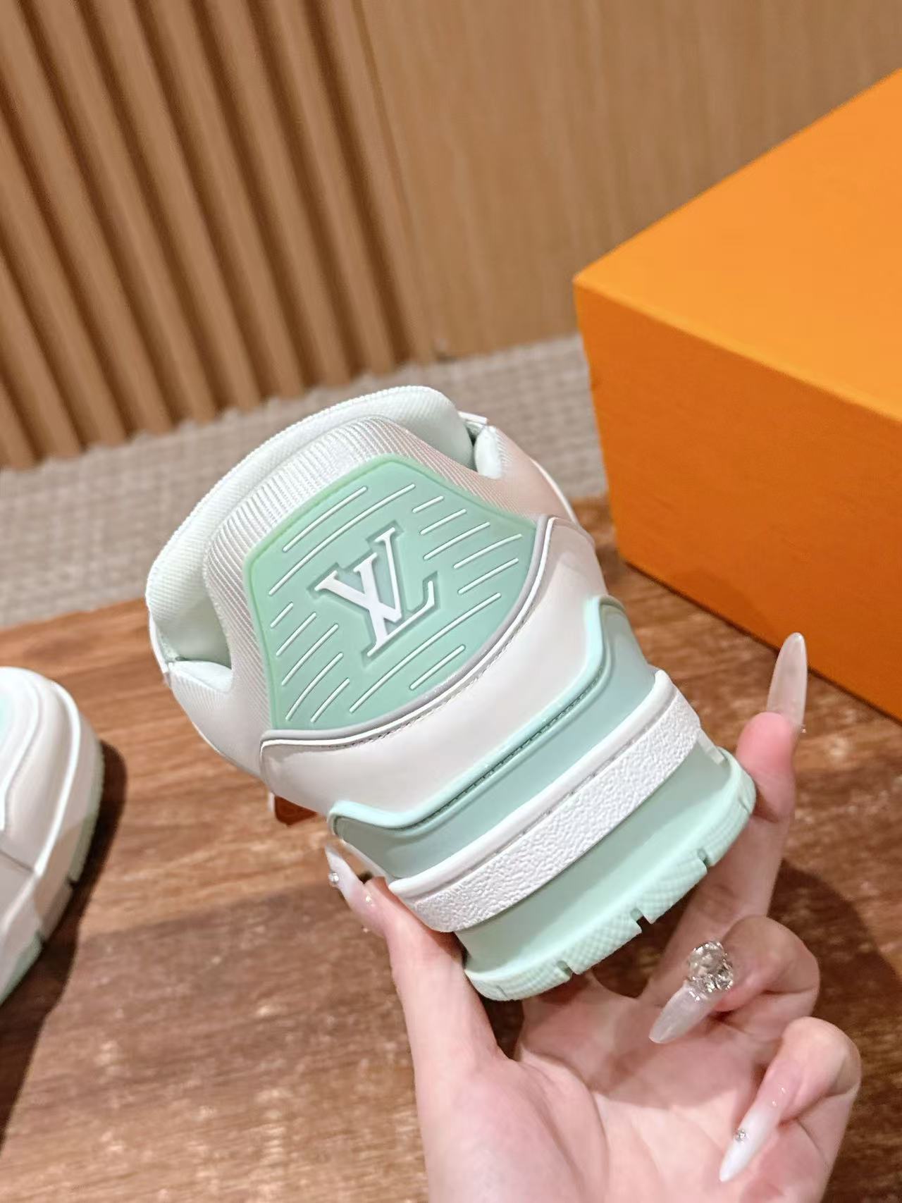 LVの高品質カジュアルスポーツシューズ【50％割引+送料無料】