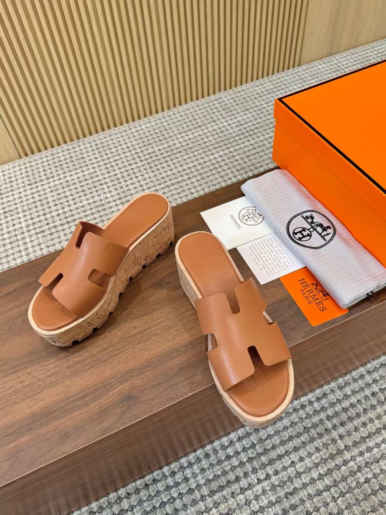 HERME5 高品質Hシープスキン厚底スリッパ【50％割引+送料無料】