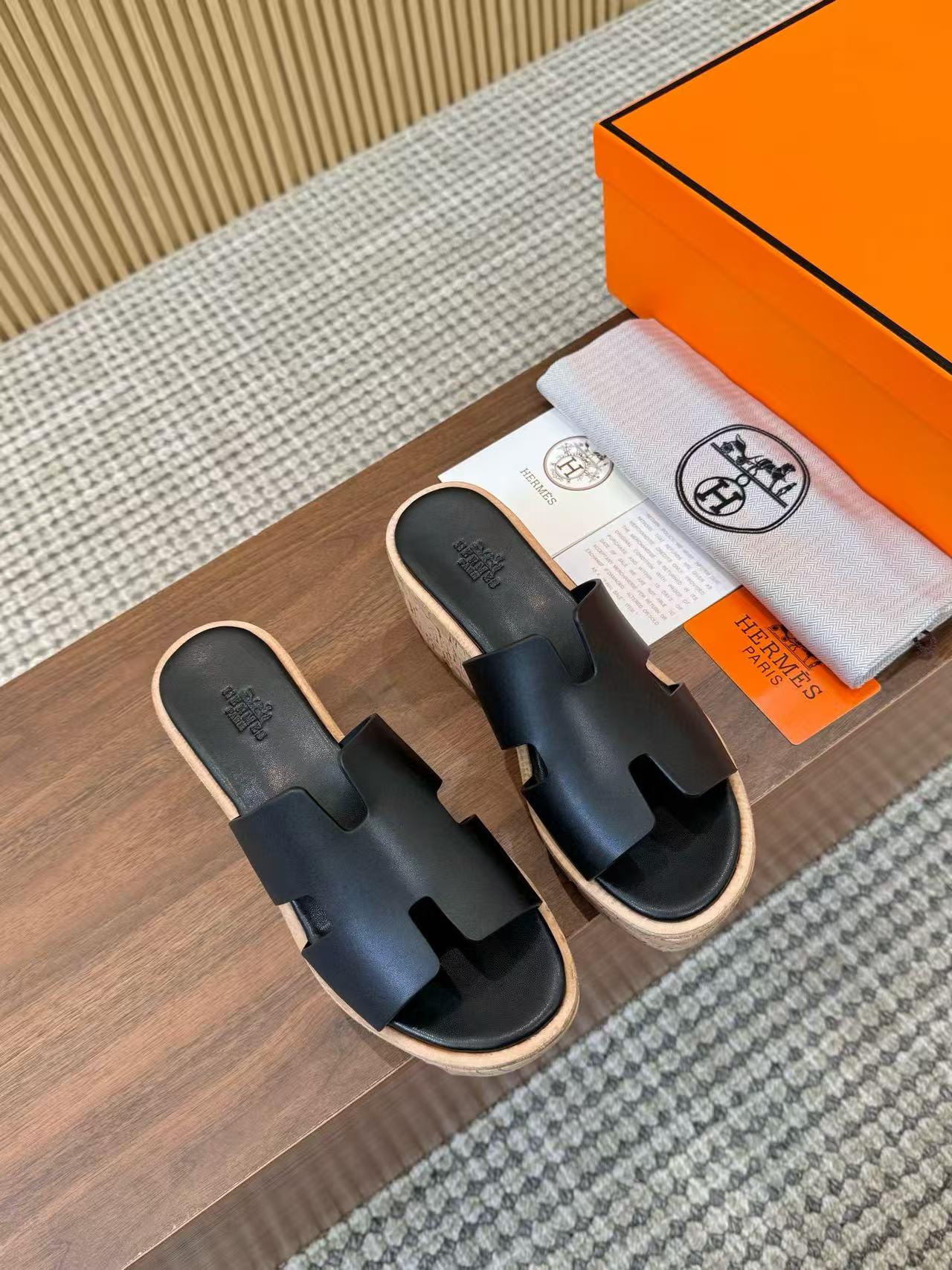 HERME5 高品質Hシープスキン厚底スリッパ【50％割引+送料無料】