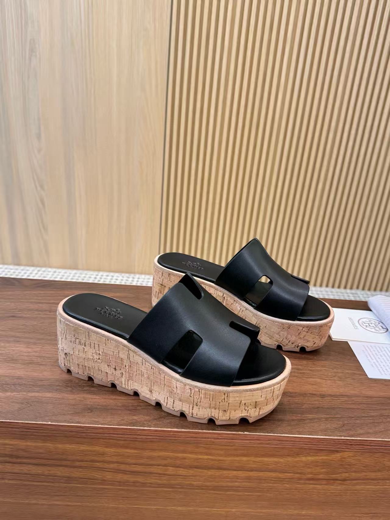 HERME5 高品質Hシープスキン厚底スリッパ【50％割引+送料無料】