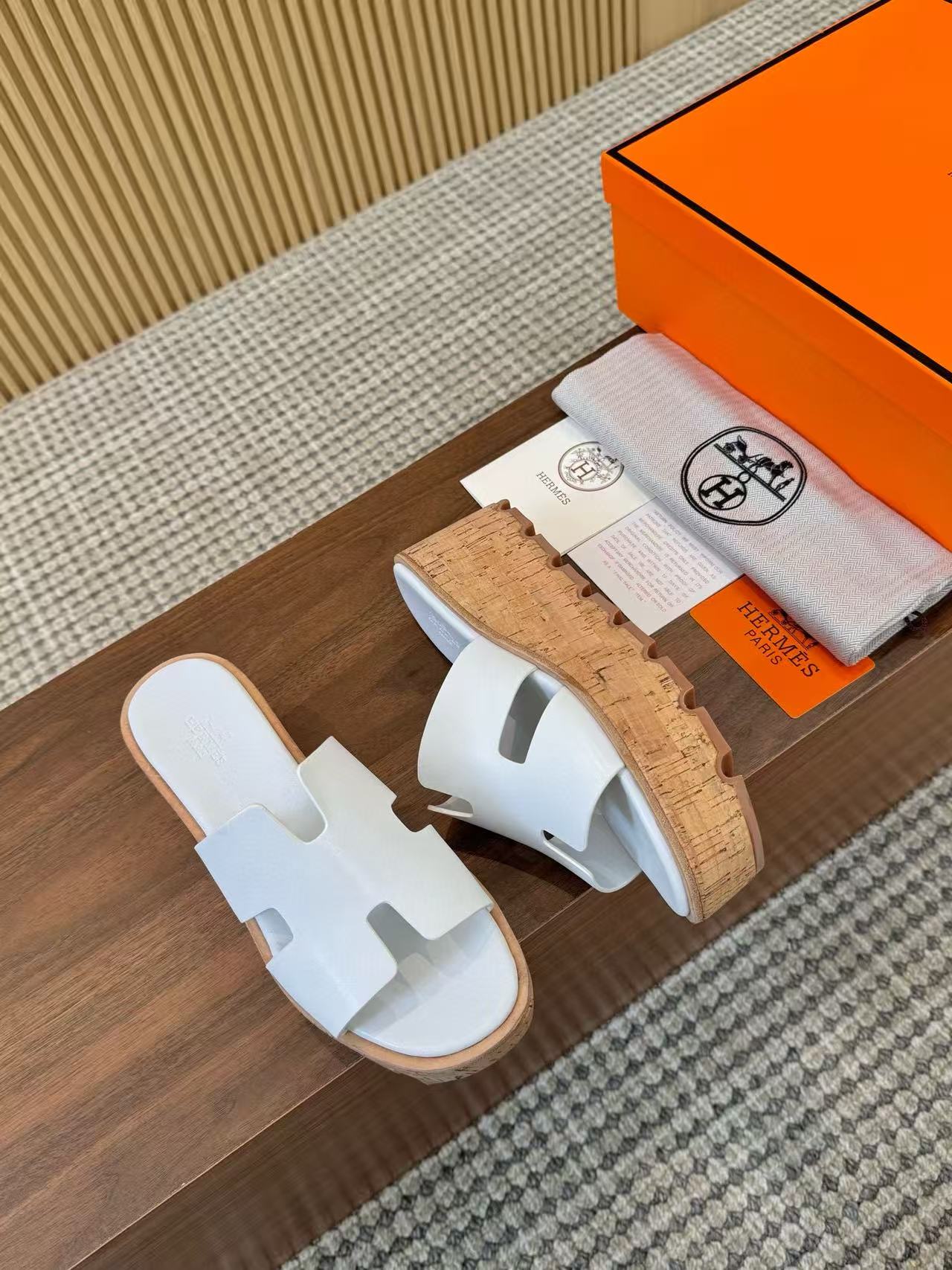 HERME5 高品質Hシープスキン厚底スリッパ【50％割引+送料無料】