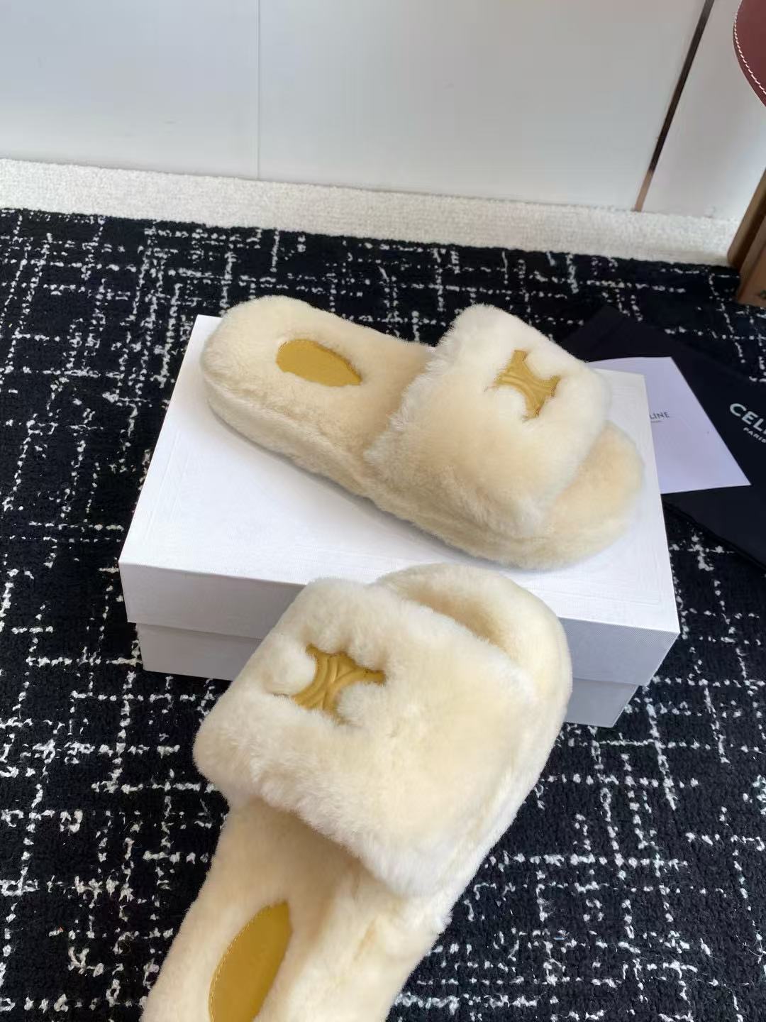 CEL1NEの高品質凱旋門ウールスリッパ【50％割引+送料無料】