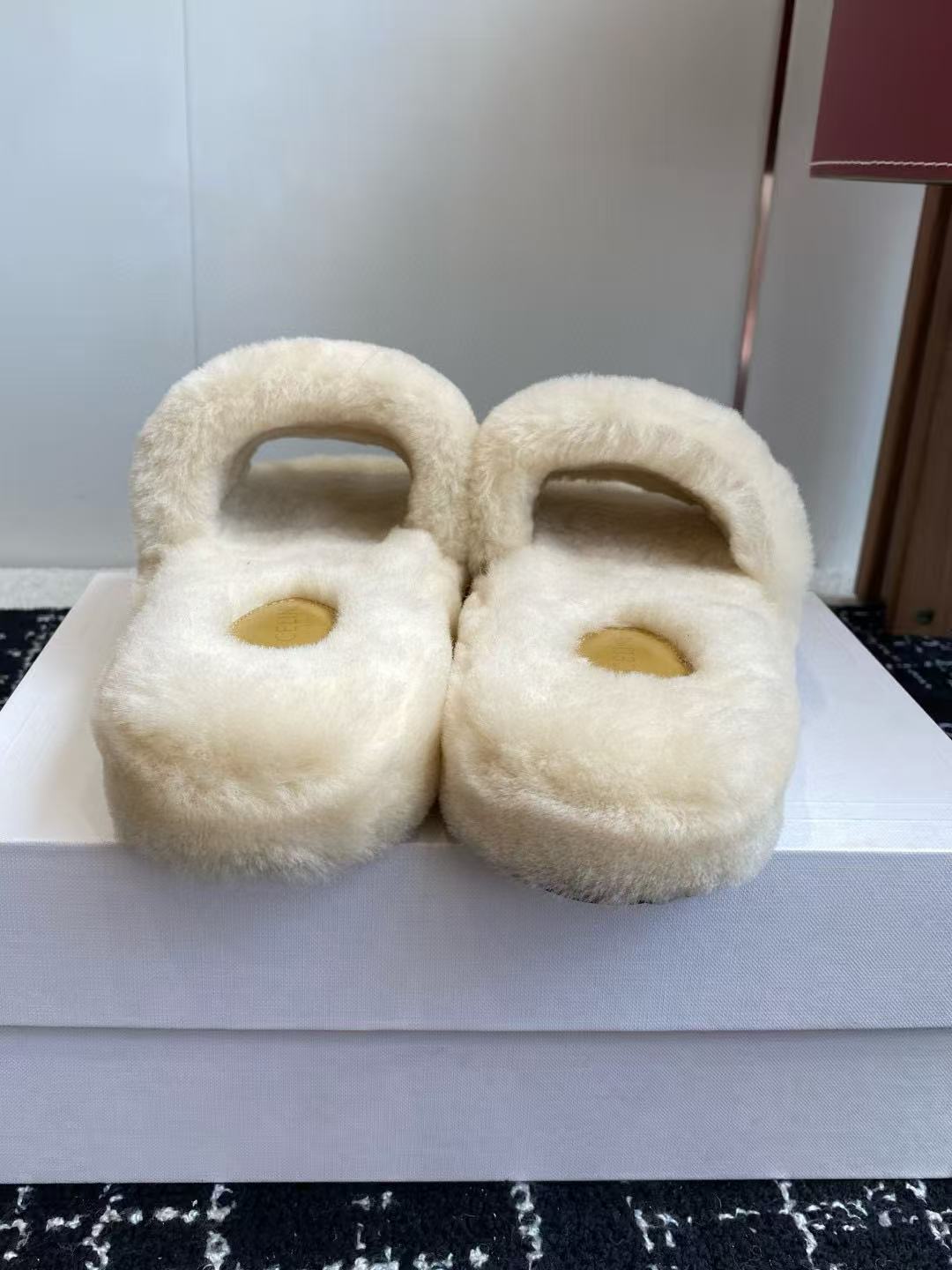 CEL1NEの高品質凱旋門ウールスリッパ【50％割引+送料無料】