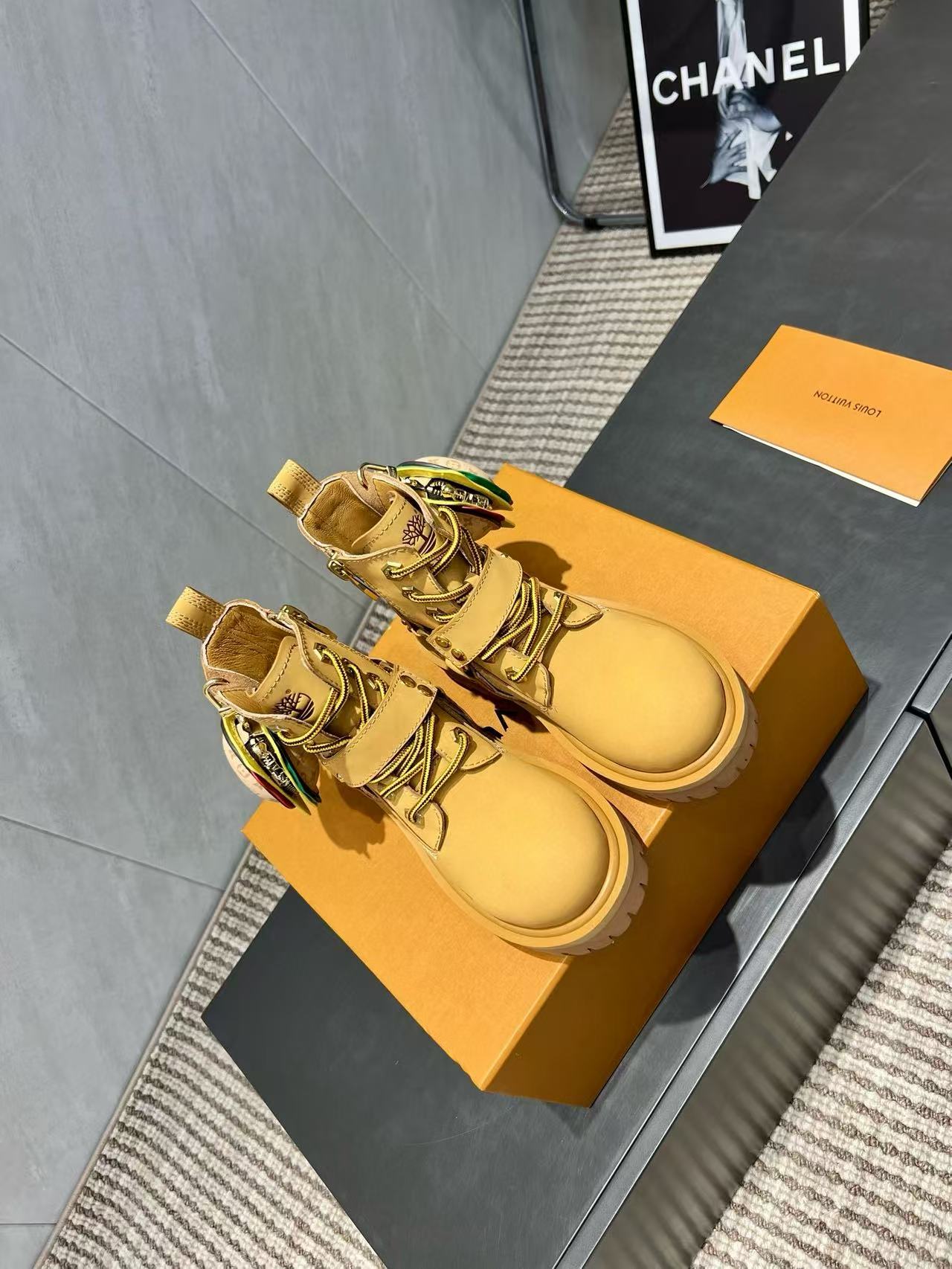 LVの高品質レザーアンクルブーツ【50％割引+送料無料】