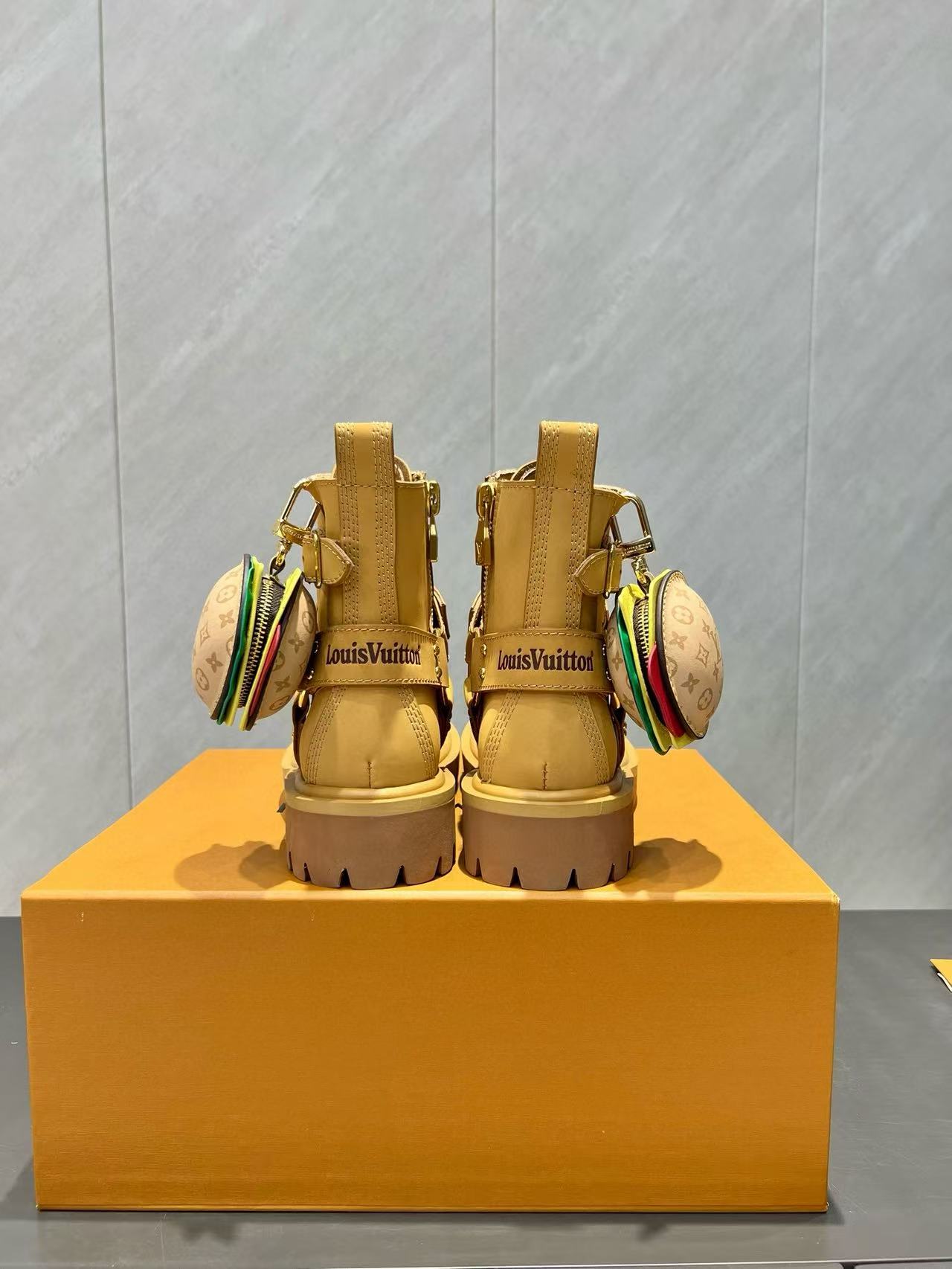 LVの高品質レザーアンクルブーツ【50％割引+送料無料】