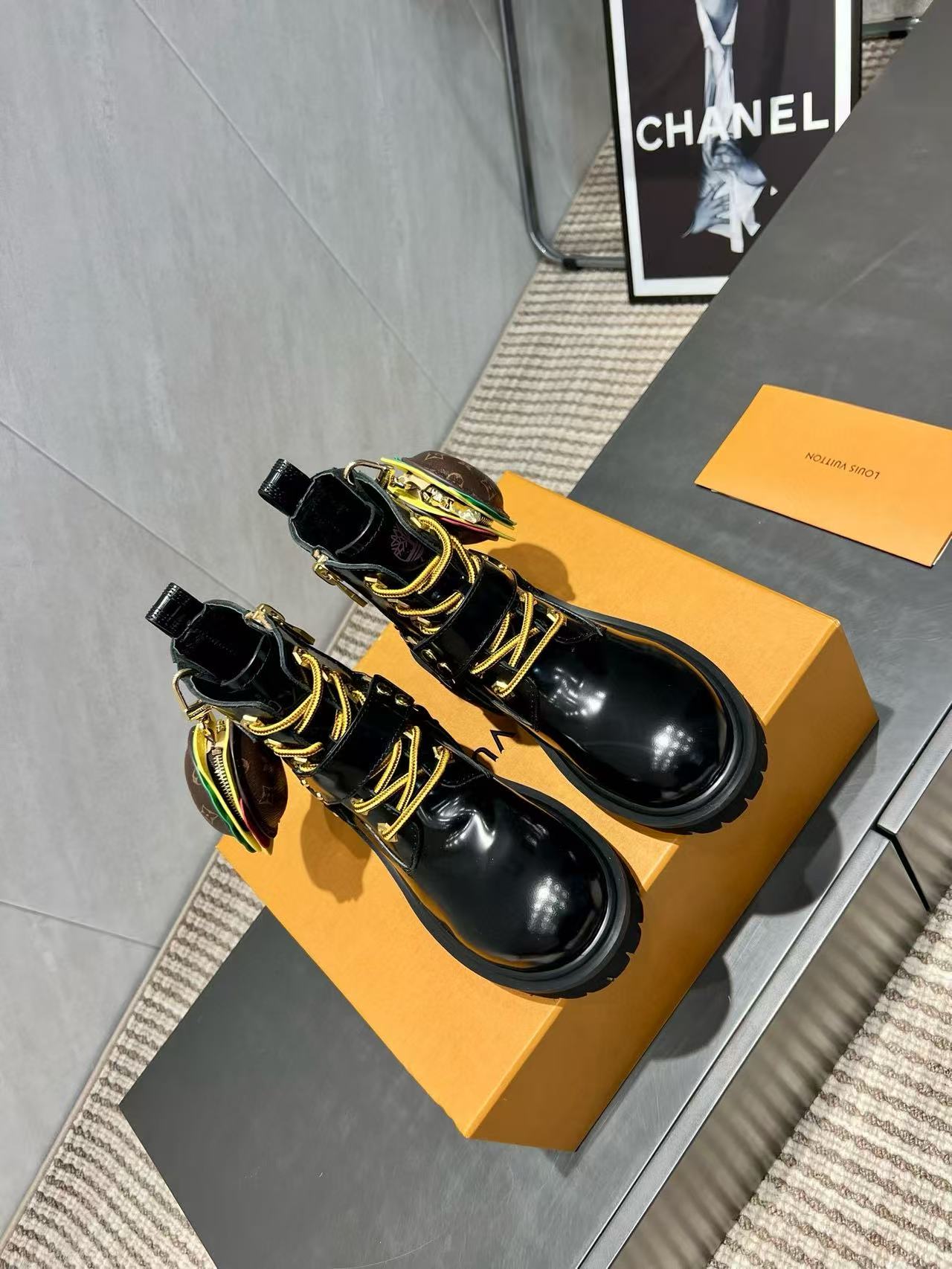 LVの高品質レザーアンクルブーツ【50％割引+送料無料】