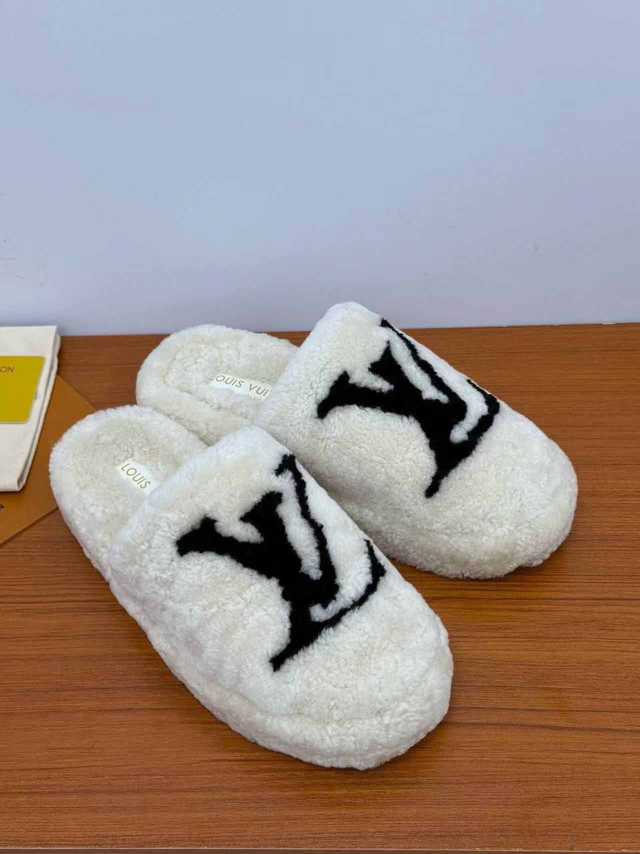 LVの高品質ラムウールスリッパ【50％割引+送料無料】