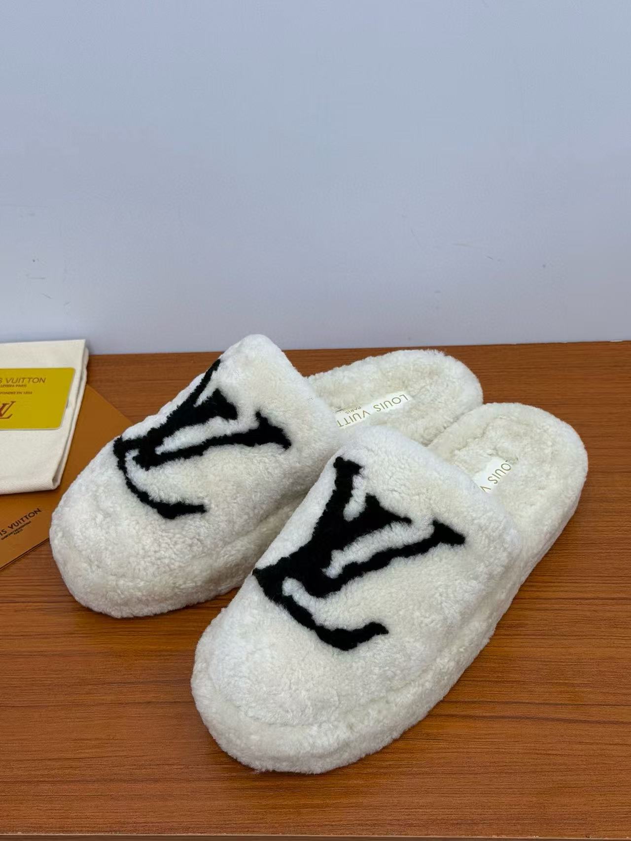 LVの高品質ラムウールスリッパ【50％割引+送料無料】