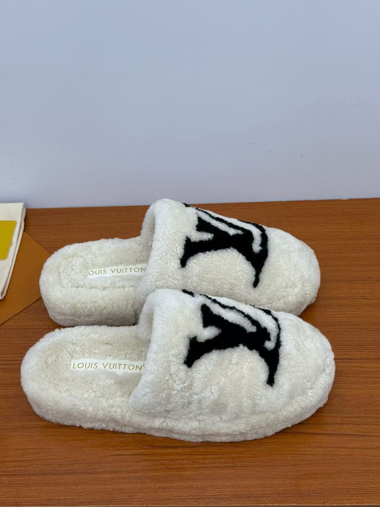 LVの高品質ラムウールスリッパ【50％割引+送料無料】