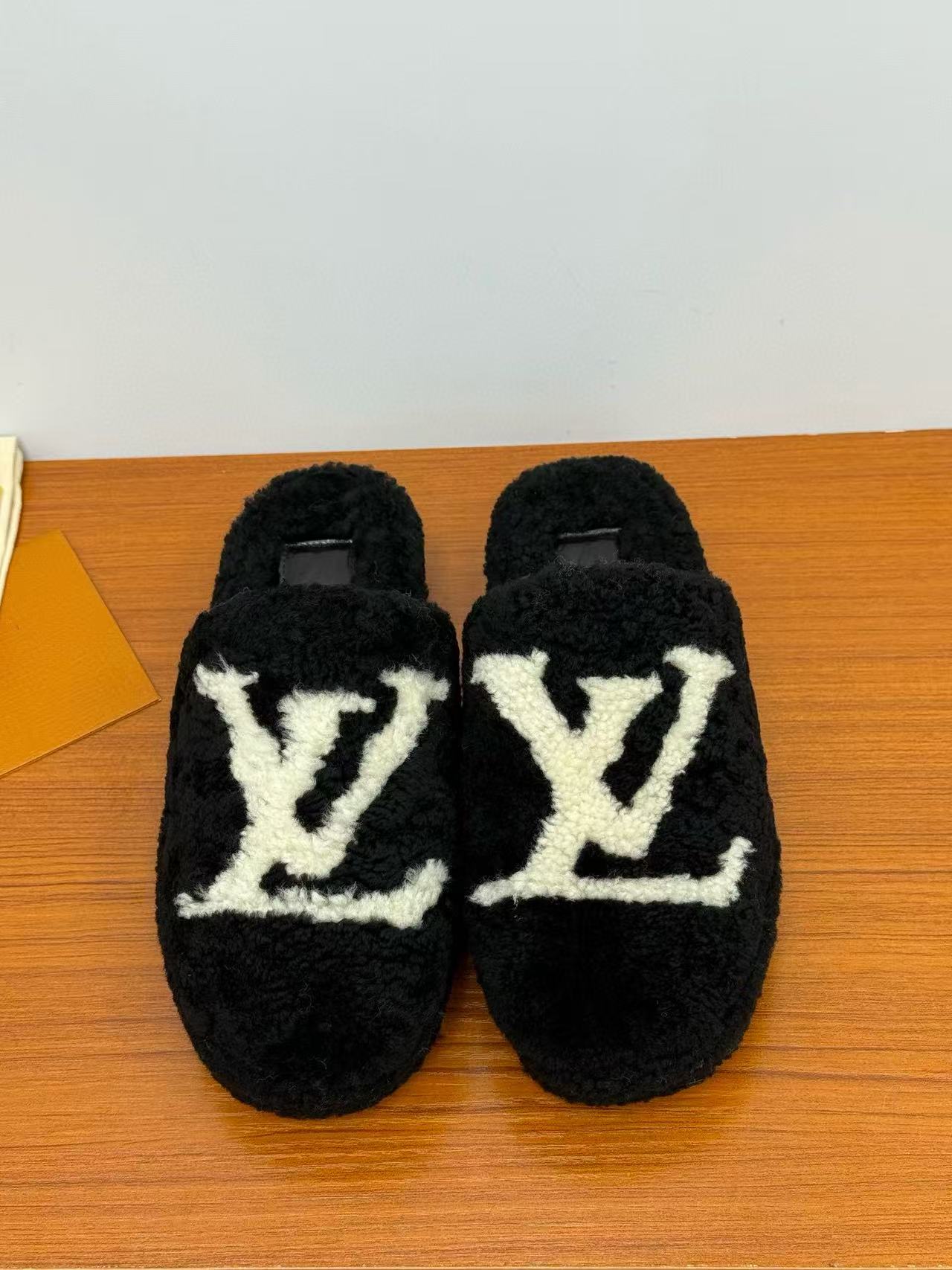 LVの高品質ラムウールスリッパ【50％割引+送料無料】