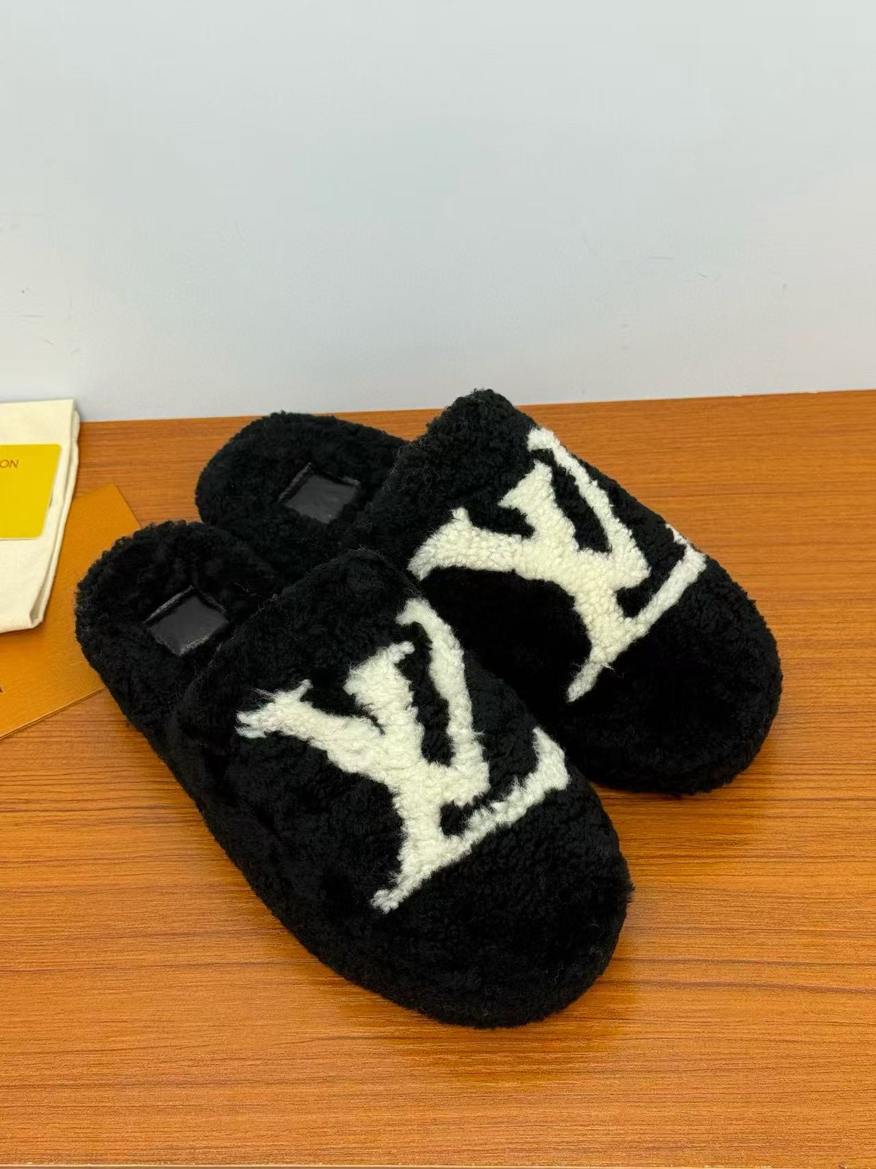 LVの高品質ラムウールスリッパ【50％割引+送料無料】