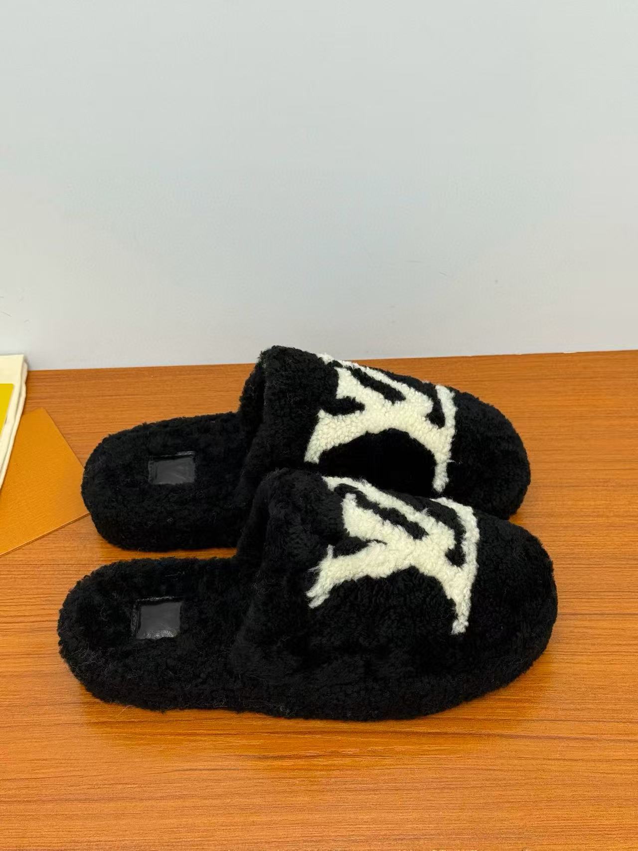 LVの高品質ラムウールスリッパ【50％割引+送料無料】